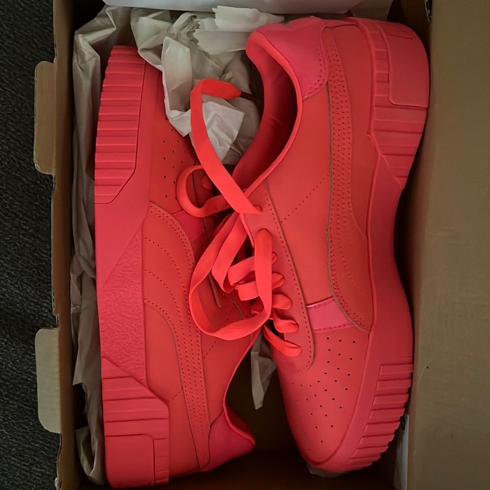 Women Puma Cali Nubuck size 9.5 in hot pink